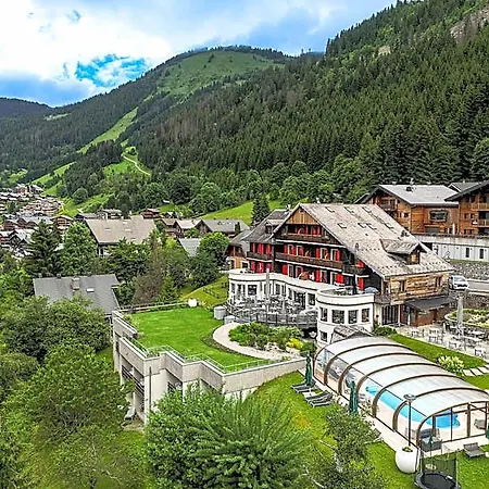 Fleur De Neige Hotel 3*